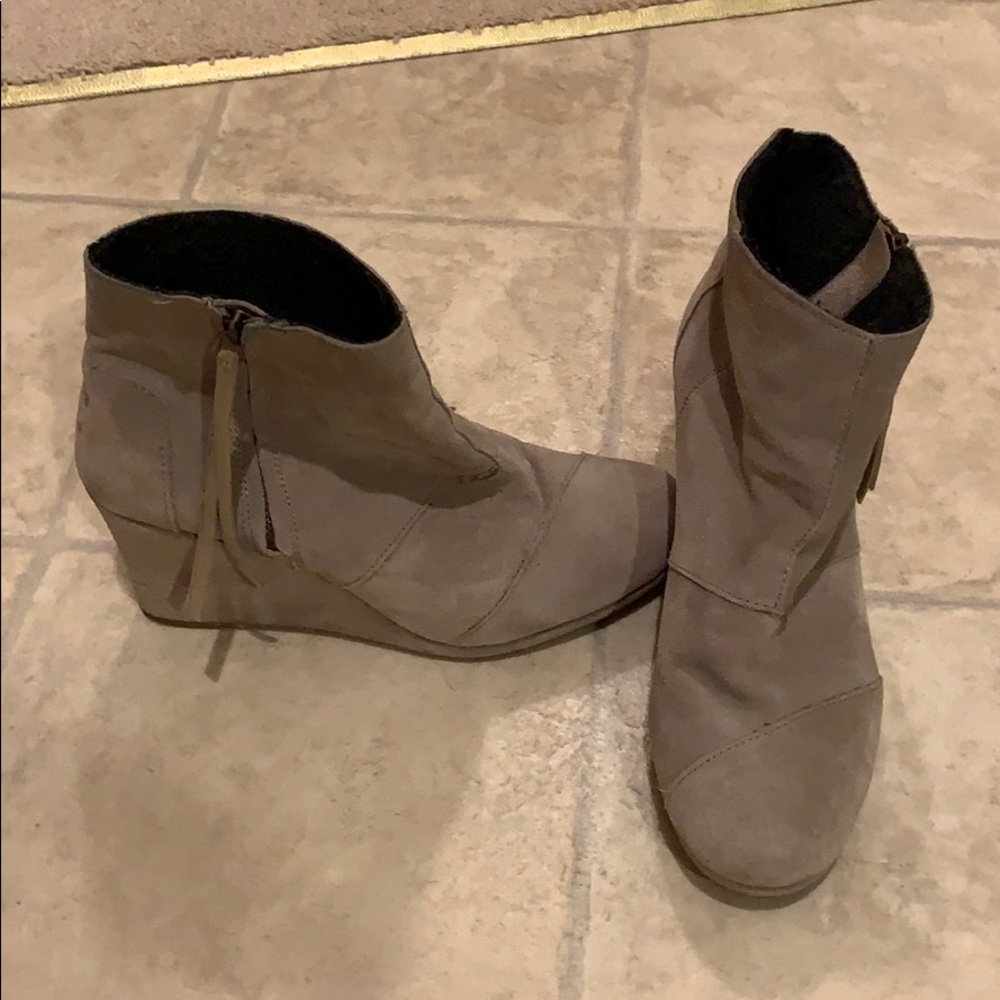 Toms grey sues booties 9